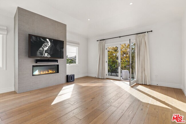 Building Photo - 100 N La Jolla Ave