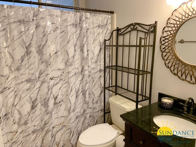 Building Photo - Beautiful Two Bedroom with Converted Garage in FWB!