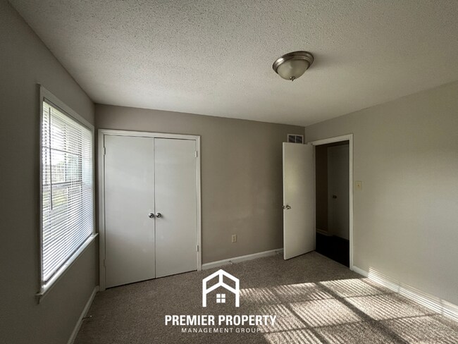 Building Photo - Spacious 4BR/2BA Southaven Home | Hardwood Floors, Fireplace & Fenced Yard with Shed