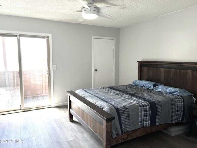 Building Photo - 1601 W Sunnyside Dr