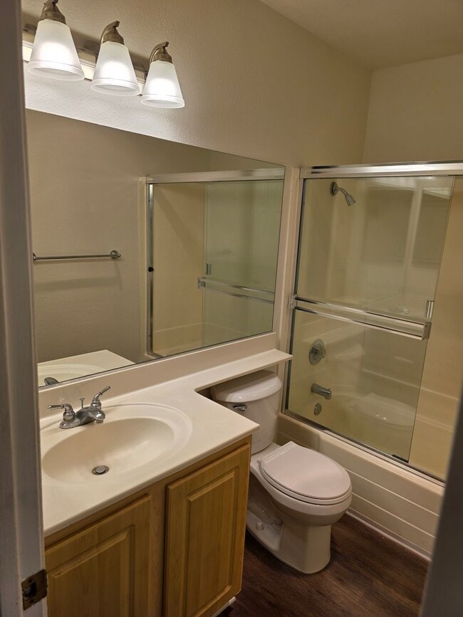 Building Photo - **Special** Renovated upstairs 2 bedroom 2...