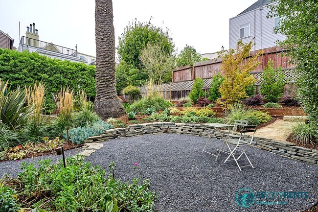 Building Photo - Pacific Heights: Remodeled Bi-Level Condo w/ Private Yard & Garage near Alta Vista Park