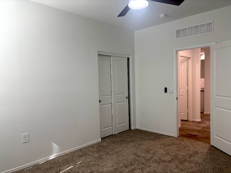 Building Photo - 28242 N Nealite Dr