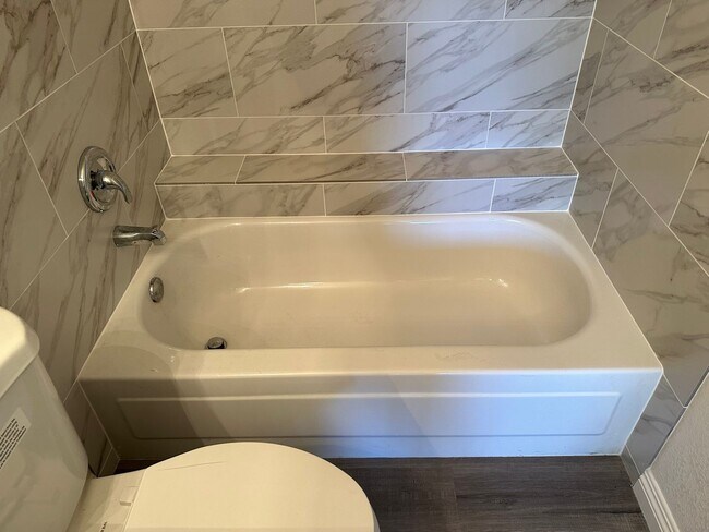 Building Photo - SW!! 2 Bedroom Condo!! 1st Floor!! Newly r...