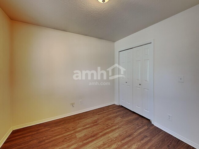 Building Photo - 1029 W Honker Dr