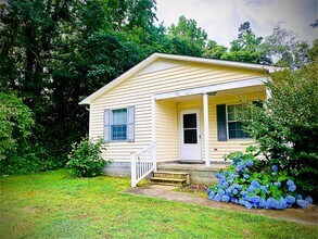 Building Photo - Shiles