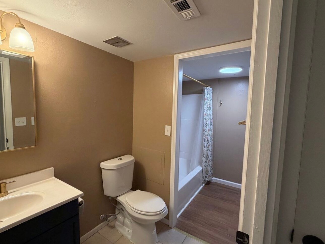 Building Photo - 463 Down Hill Dr