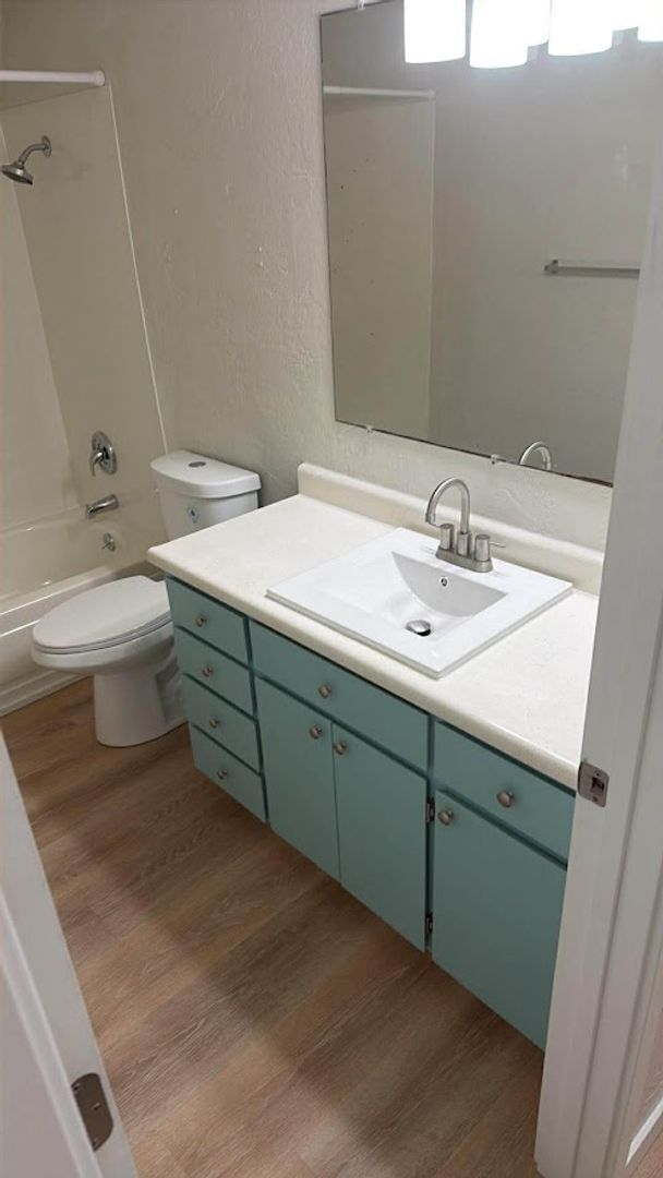 Building Photo - Fantastic 3-Bedroom, 1.5-Bath Duplex With landscaping Included!