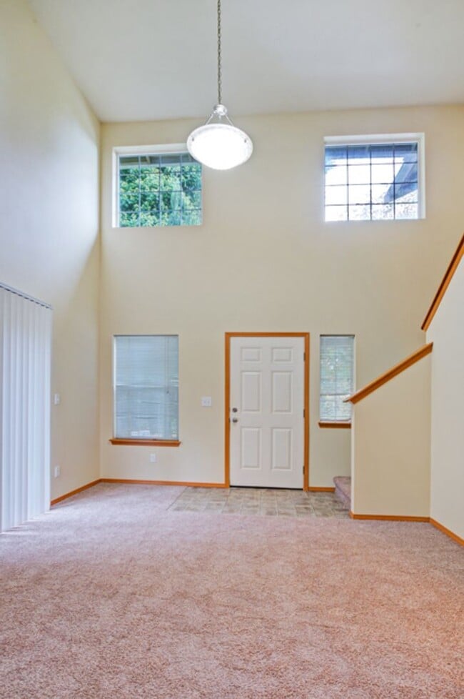 Building Photo - Holiday Move-In Special — Enjoy Half Off Your First Month’s Rent! Lovely 3 Bedroom Home in Coupev...