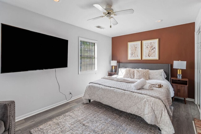 Building Photo - 301 S Front St