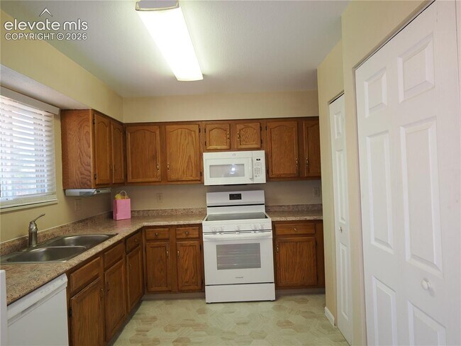 Building Photo - 7525 Deer Trail