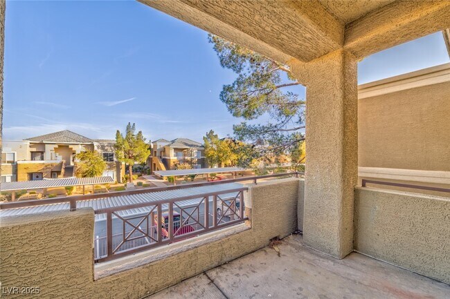 Building Photo - 8070 W Russell Rd