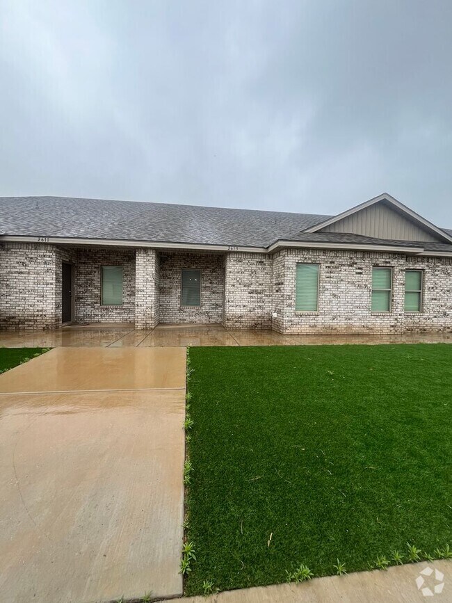Building Photo - Escape the Ordinary in Viridian Townhomes!