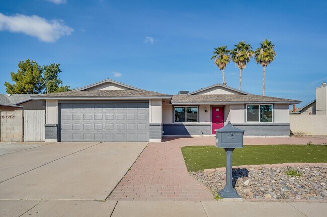 Primary Photo - 1804 W Nopal Dr