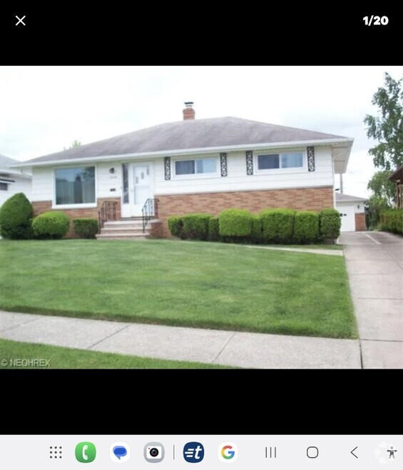 Building Photo - 15400 Rowena Ave