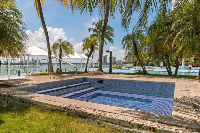 Building Photo - 1000 West Ave