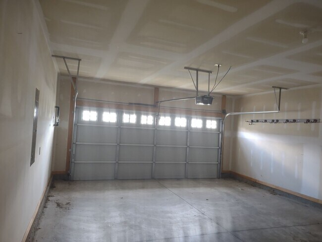 Building Photo - Wonderful Two Story Four Bedroom Three Full Bathrooms Home in Elgin SC