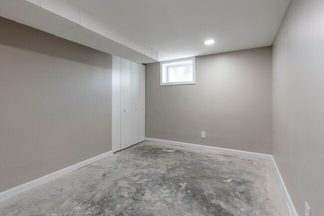 Building Photo - 2220 Auburn Dr