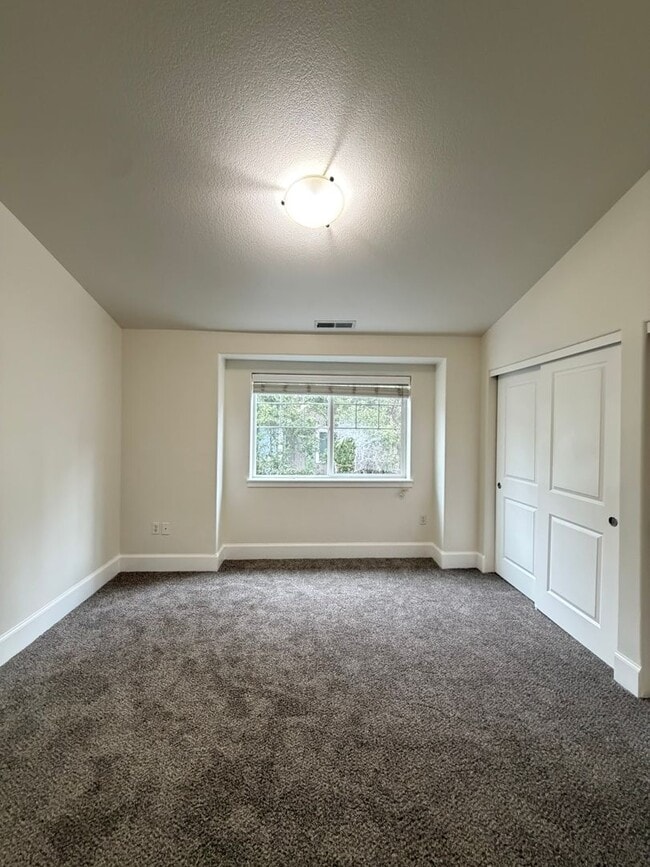 Building Photo - 18425 SW Stepping Stone Dr