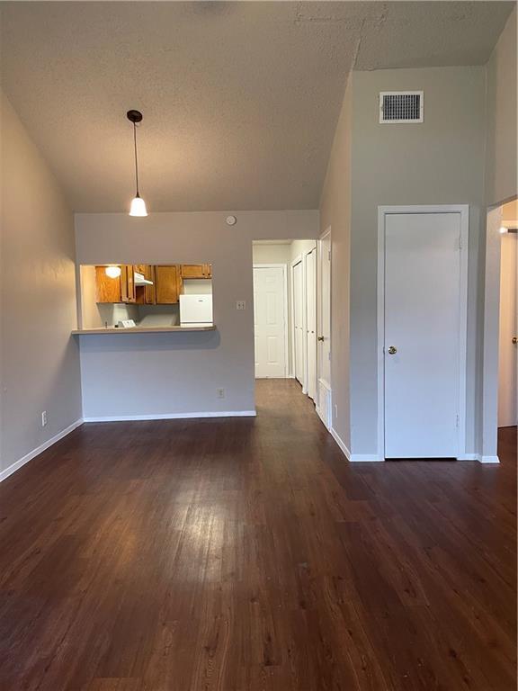 Building Photo - 2213 E Stassney Ln