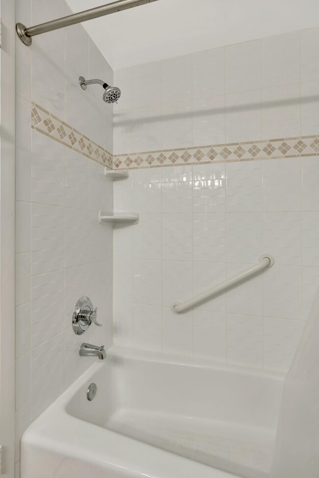 Building Photo - 353 S US Hwy 1