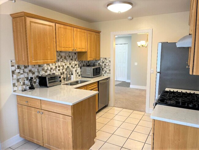 Building Photo - 1050 Southbury Ln