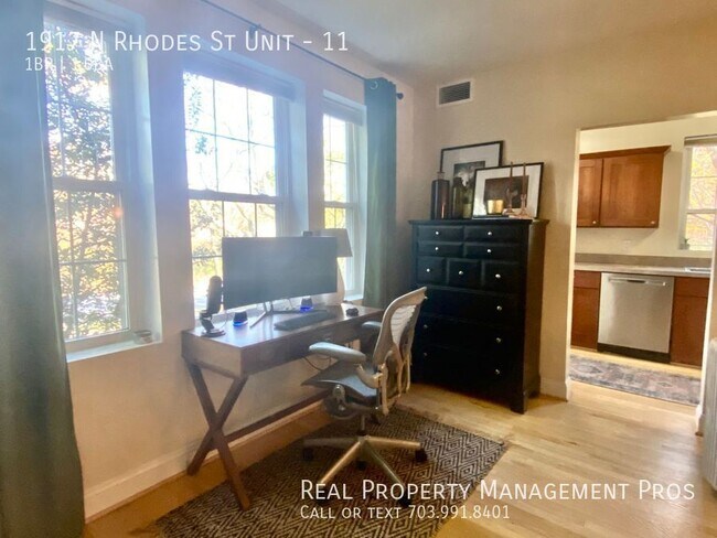 Building Photo - Rare Sun-Drenched Courthouse Metro End Unit!
