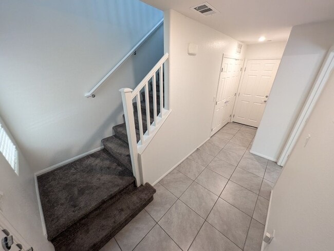 Building Photo - 664 Vetiver Ln