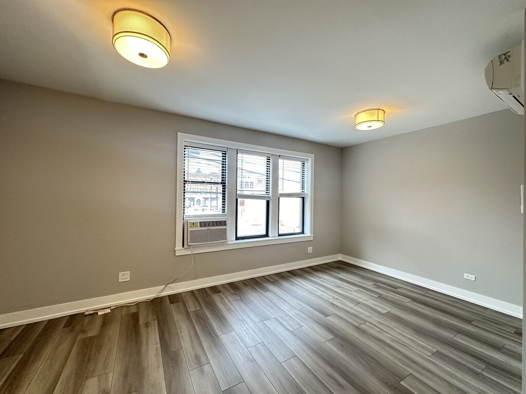 Building Photo - 3946.5 N Janssen Ave
