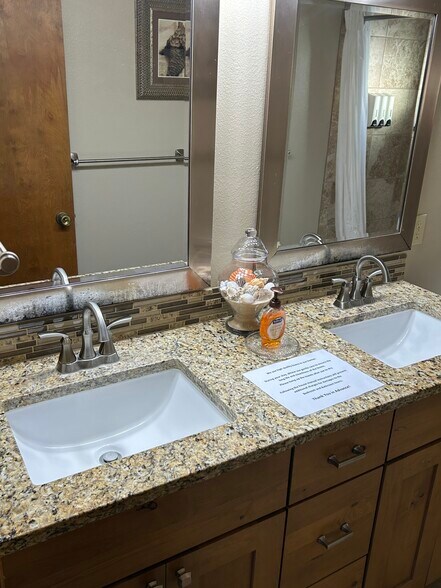 Building Photo - 808 N 51st Ave