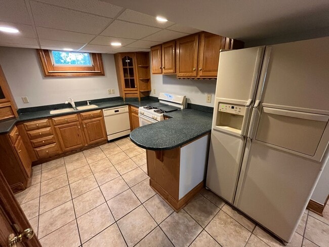 Building Photo - **RIVERFRONT 4-BEDROOM/2-BATH WITH 4-CAR GARAGE, FULL BASEMENT!!**