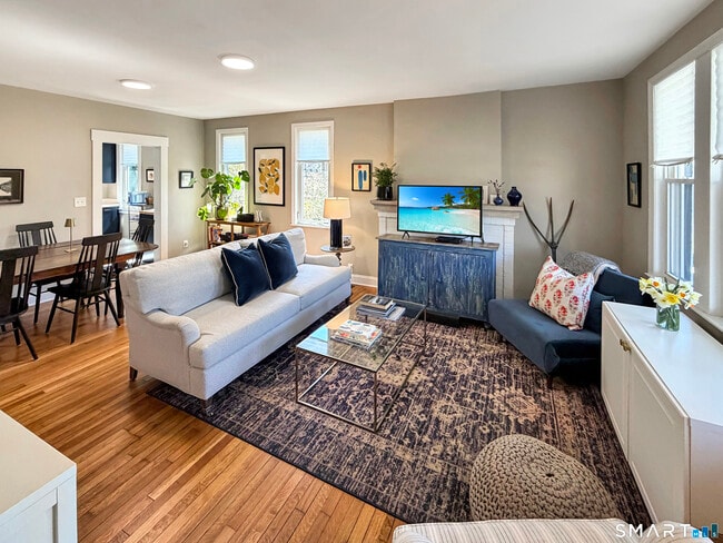 Building Photo - 5 Westwood Rd