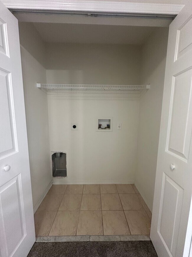 Building Photo - 214 Drawbridge Ln