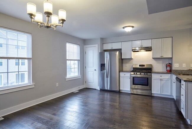 Building Photo - 3 BR/4 BA Townhome - 1720 SF in Vineland - Kings Crossing!