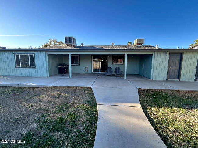 Building Photo - 1126 W Oxford Dr