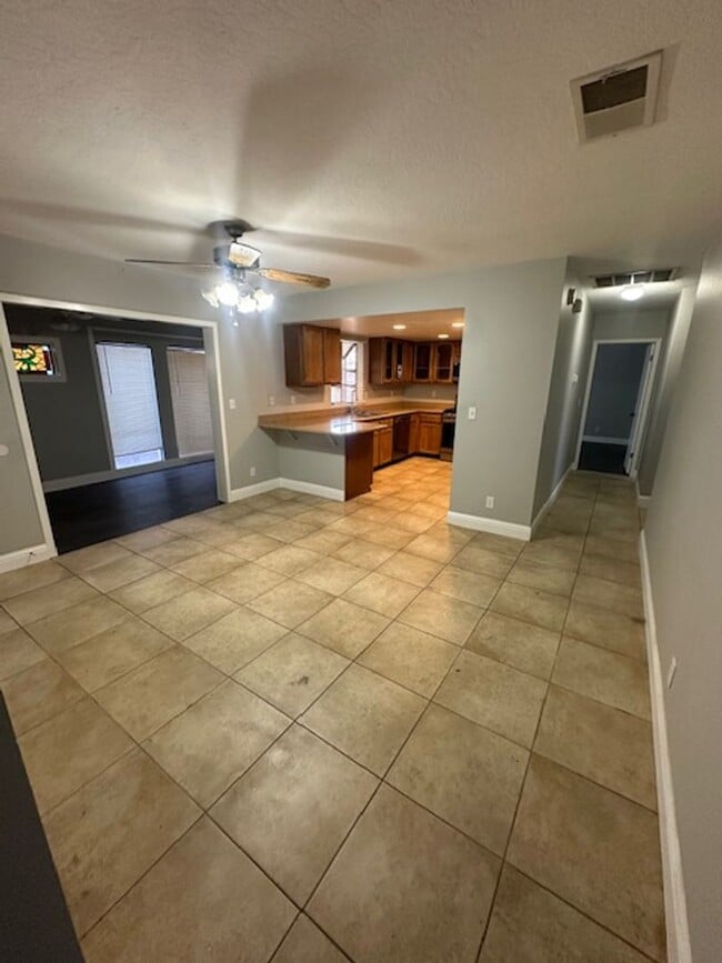 Building Photo - 2 bedroom one story. NO CARPET!