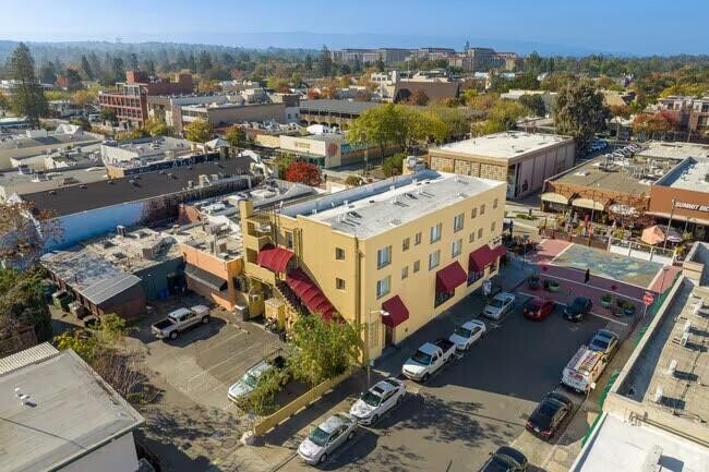 Building Photo - 411 California Ave