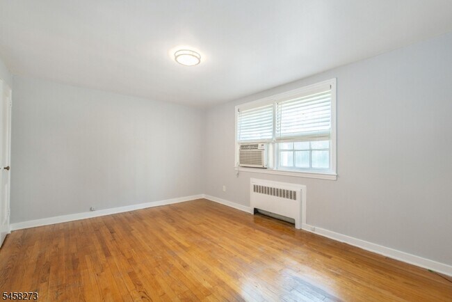 Building Photo - 445 Morris Ave