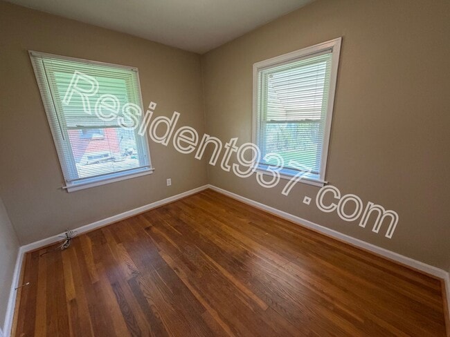 Building Photo - 3 Bed 1 Bath Home