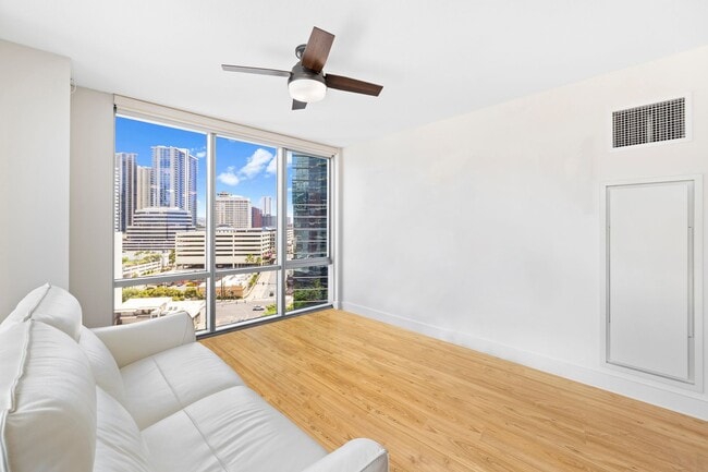 Building Photo - Spacious 2BR/2BA with Beautiful Mountain V...