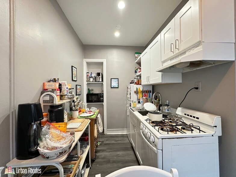 Building Photo - 5517 N Kenmore Ave