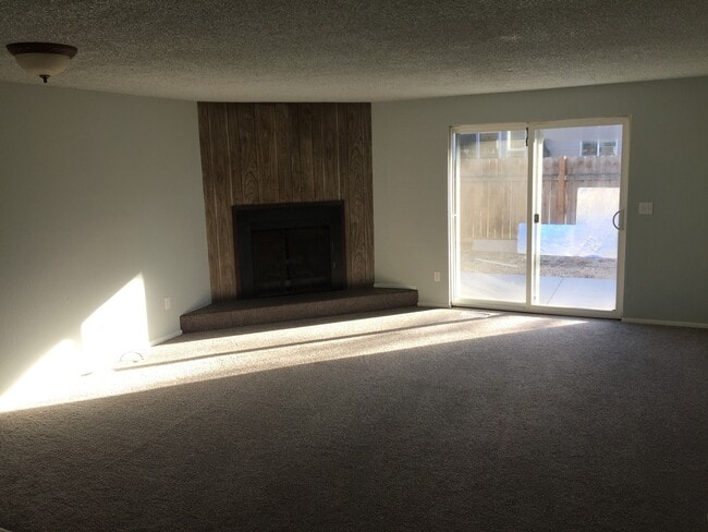 Building Photo - Ready first of June / 3 bedroom 2 bathroom...