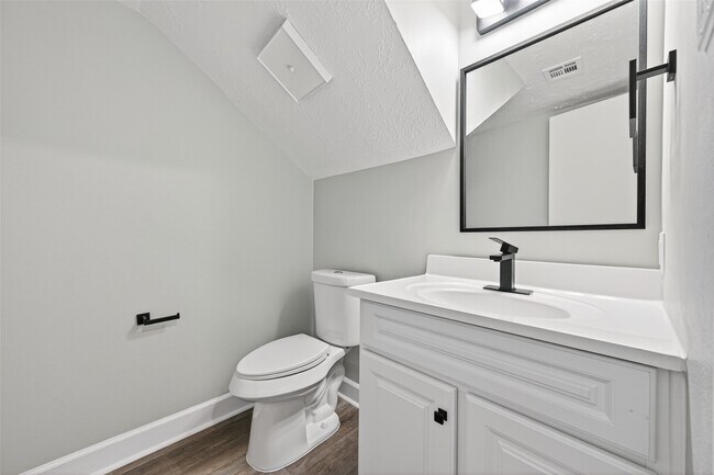 Building Photo - 16222 Cypress Point Dr