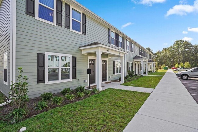 Building Photo - Modern 3/3 Condos with Private Baths & Lux...