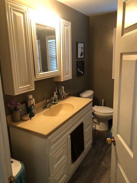 Building Photo - 637 2nd St