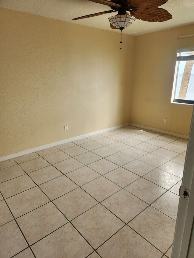 Building Photo - Waterfront 2 bedroom 2 Bath