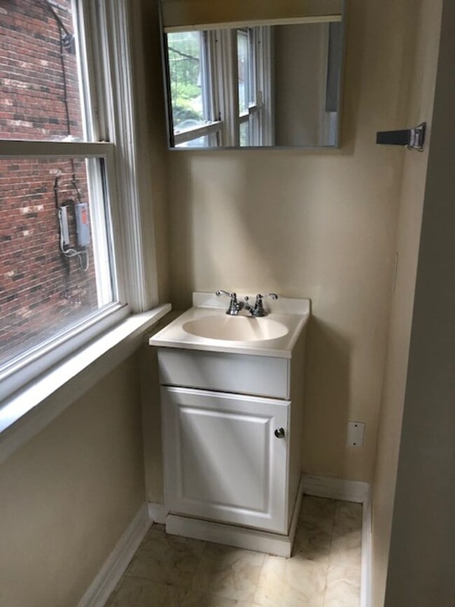 Building Photo - 2 Story, 3+ Bed, 2 Full Baths, Home with G...