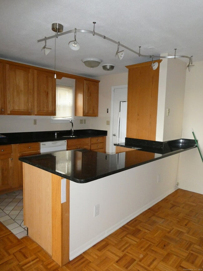 Building Photo - 203 W Walk