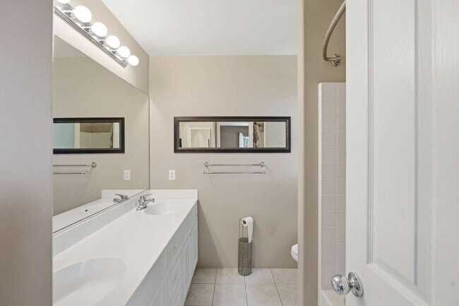 Building Photo - 3BR/2.5BA Townhome w/ 2-Car Garage & Solar – Ewa Beach