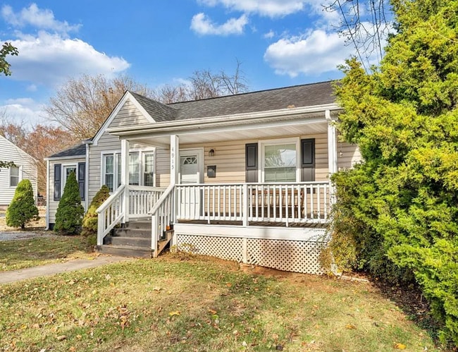 Building Photo - 2 Bedroom/1 Bath House